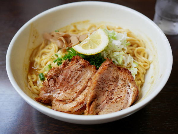 「カレーばんめん 大盛＋炙りちゃーしゅー」@麺食堂 一真亭 南千住店の写真