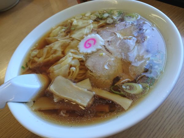 「中華そば 手打ち麺 600円、ワンタン100円」@中華そば すわの写真