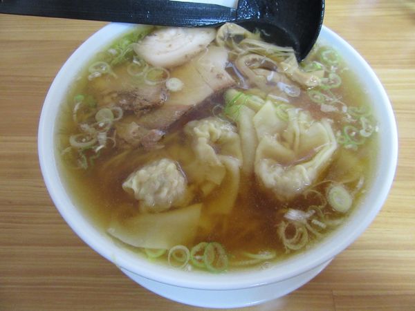 「まのけ　ワンタンメン（９００円）」@支那そば へいきちの写真