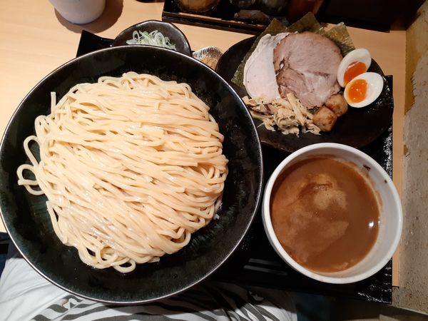 「特製つけ麺特盛＋チャーシュー(豚肩ロース醤油煮豚)」@つけ麺 道の写真