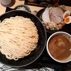 特製つけ麺特盛＋チャーシュー(豚肩ロース醤油煮豚)