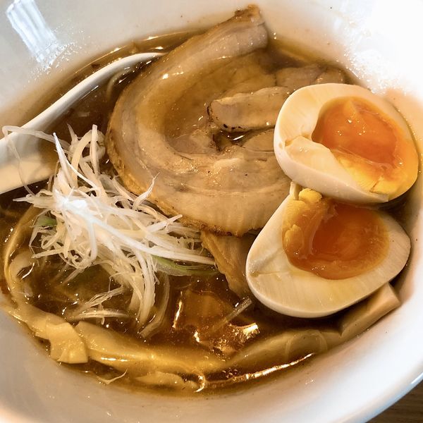 「旨味醤油らぁ麺 ¥750 ＋味付玉子 ¥100」@Life is beautiful らぁ麺 & Cafe'barの写真
