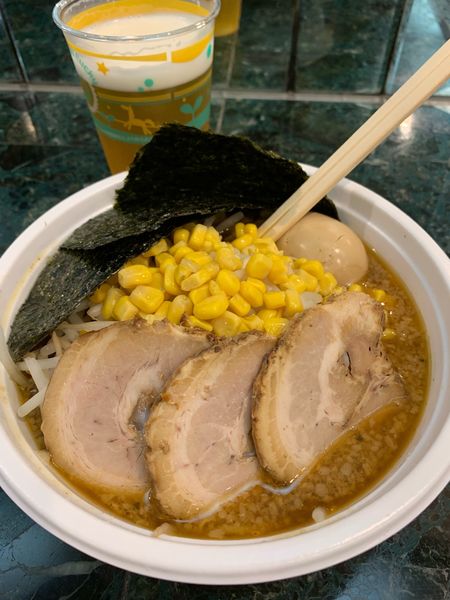 「中山スペシャルみそラーメン」@東京スタイルみそらーめん ど・みそ 中山競馬場店の写真