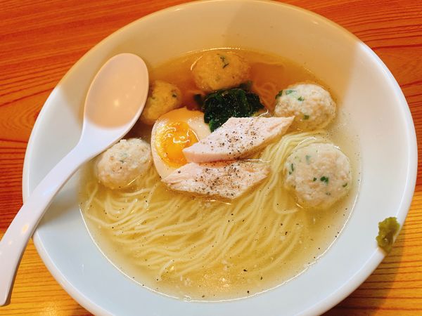 「鶏つみれ蕎麦塩900円❗️」@支那そば 一本気の写真