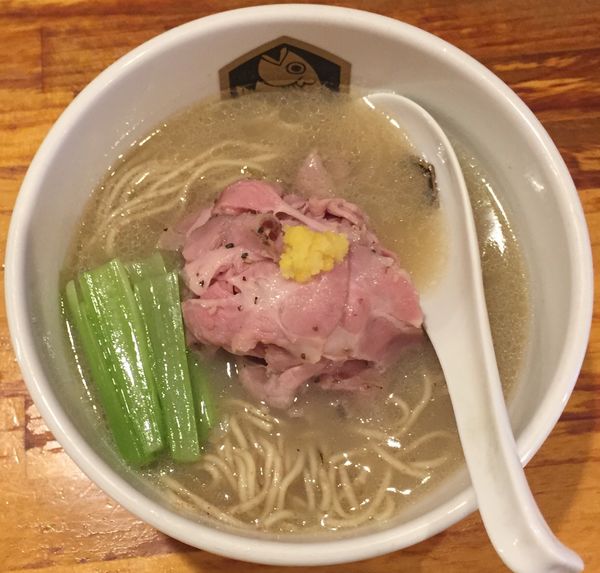「淡麗真羽太100%らーめん(塩)870円」@真鯛らーめん 麺魚の写真