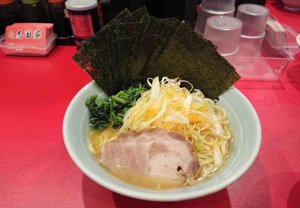 「ラーメン(並)＋ネギ＋のり５枚＋ライス」@横浜家系ラーメン 志田家 蒲田店の写真