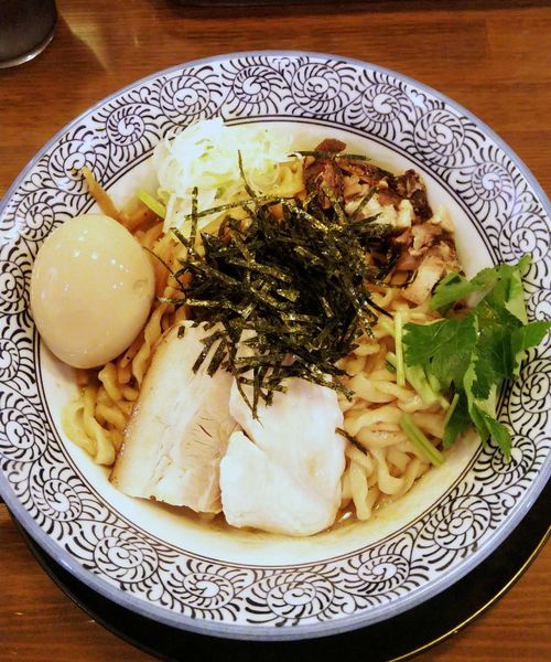 「煮干醤油のマゼソバ 味玉入り 940円」@千葉房総 麺のマルタイの写真