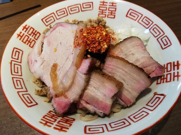 「炭火香るまぜそば」@自家製麺と自然派食材 晴耕雨読の写真