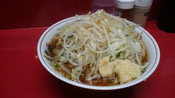 「大・柔らかめ(ニンニクカラメ)￥８００」@ラーメン二郎 越谷店の写真