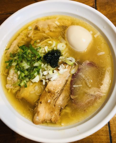 「中華そば塩(トッピング 特製) 1050円」@はりけんラーメンの写真