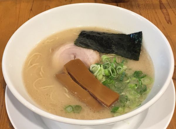 「豚白湯らぁめん750円」@ろく月の写真