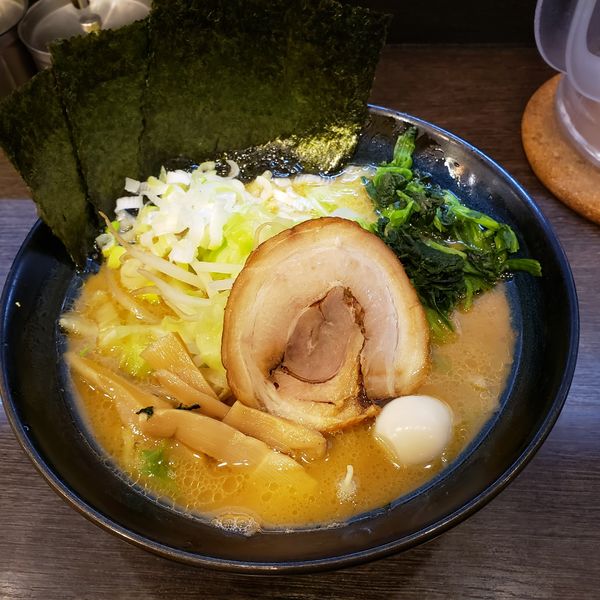 「ラーメン味濃いめ、油多め、キャベツもやし」@松壱家 藤沢南口店の写真