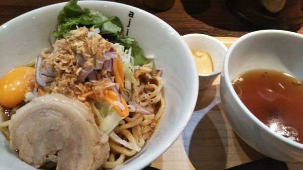 「まぜそば醤油（開店５００円）＋豚のライスボール」@まぜそば専門店 シン・アジトの写真