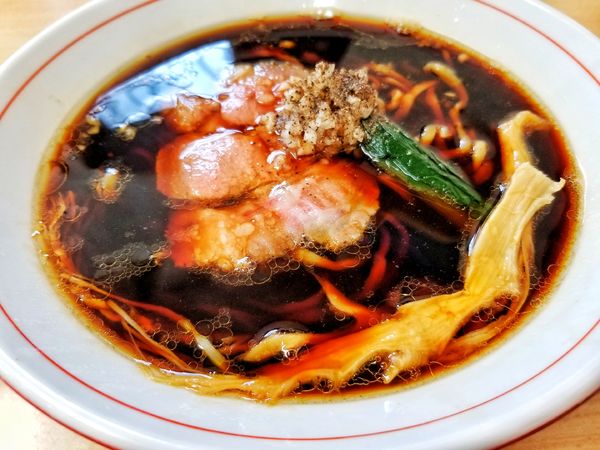 「漆黒醤油らーめん」@ら〜麺 安至の写真