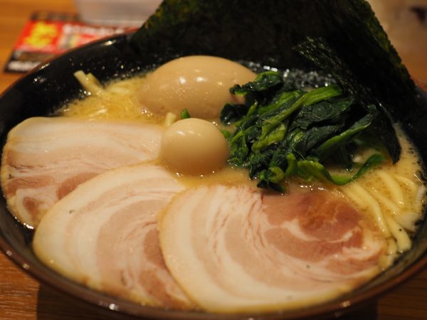 「MAXラーメン」@横浜家系ラーメン 壱角家 千葉駅前店の写真