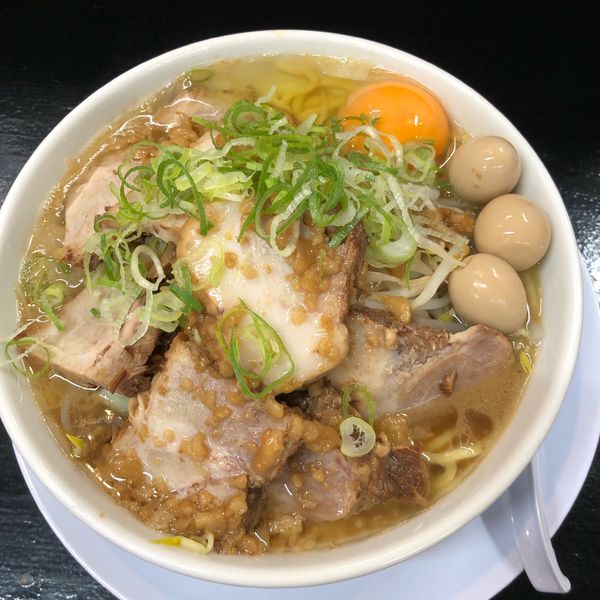 「豚Wラーメン（麺180g）＋生玉子＋うずら玉子」@ラーメン浅野3号の写真