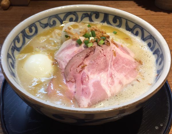 「バリシオラーメン＋たまご」@らー麺屋 バリバリジョニーの写真