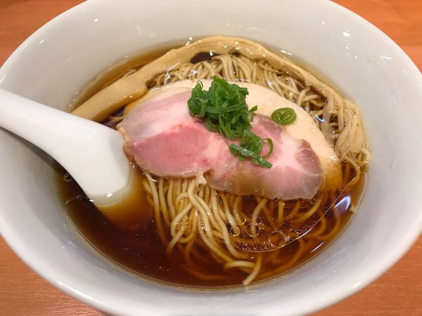 「醤油らぁ麺  800円」@らぁ麺 はやし田 池袋店の写真
