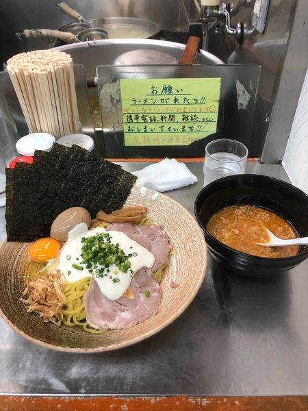 「真鱈白子まぜそば(塩)生卵付き、鮟肝スープ付き(醤油)」@覆麺 智の写真