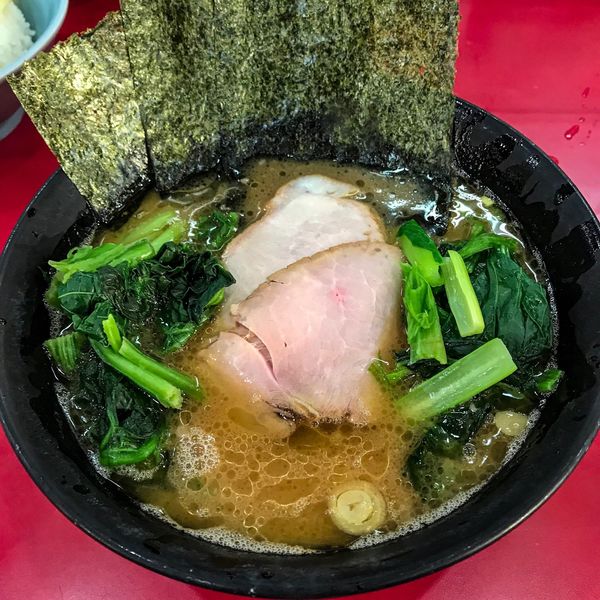 「ラーメン 並 700円 青菜」@杉田家 千葉祐光店の写真