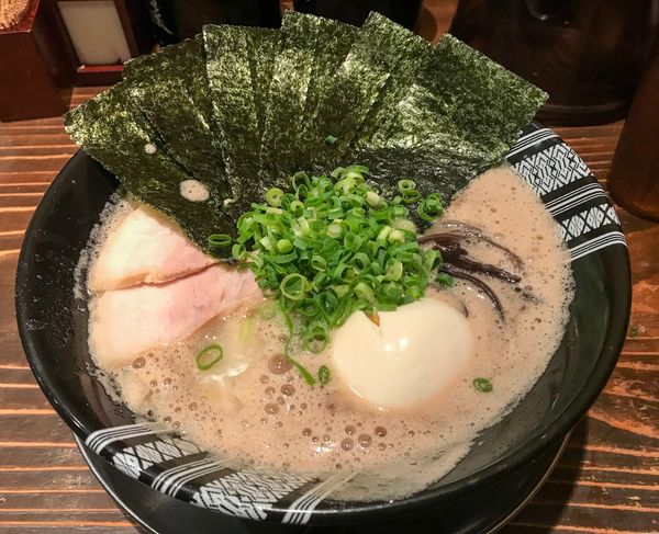 「特製ラーメン」@博多一双 博多駅東本店の写真