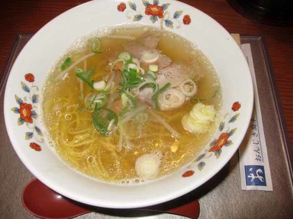 「函館らーめん塩　870円」@おんじき庭本 空港店の写真