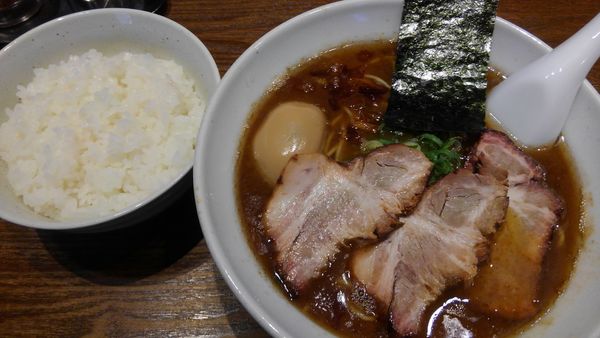 「特製うめやそば、ライス」@中華そば うめやの写真