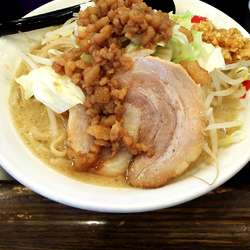 二郎系ラーメン豚王(880円)