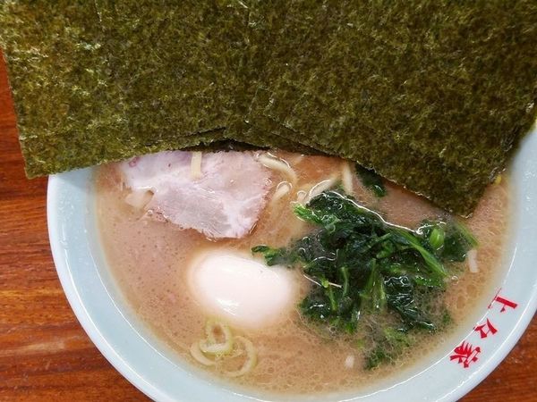 「ラーメン＋味付玉子＋のり」@横浜家系ラーメン上々家の写真