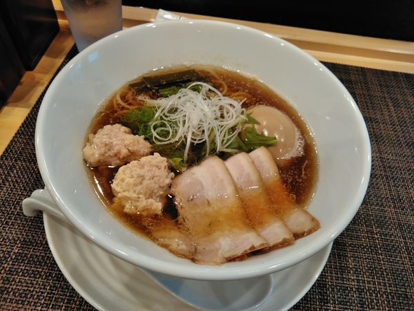 「特製醤油らーめん」@自家製麺ほんまの写真