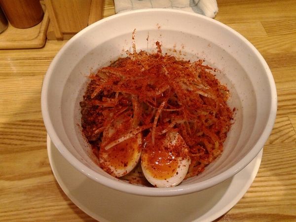 「汁なし黒胡麻担々麺(850円)＋閻魔大王(100円)」@北海道らーめん さつほろの写真