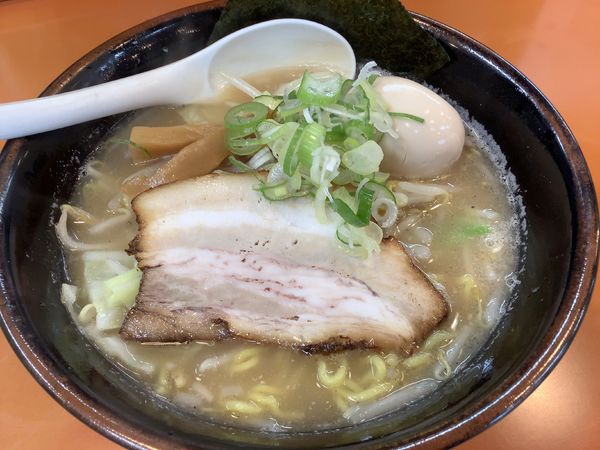 「天然塩味玉らーめん 810円」@札幌めんたつの写真