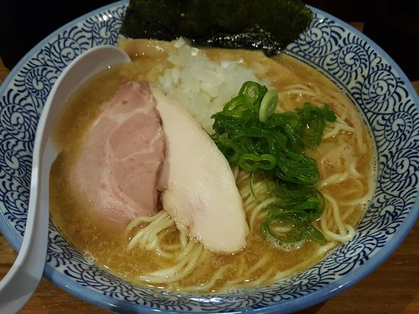「煮干し鶏白湯 大盛 ￥900」@麺や 渡海の写真