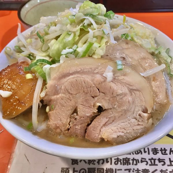 「らーめん 豚一切れ 豚券 レン草 生卵」@ちばからの写真
