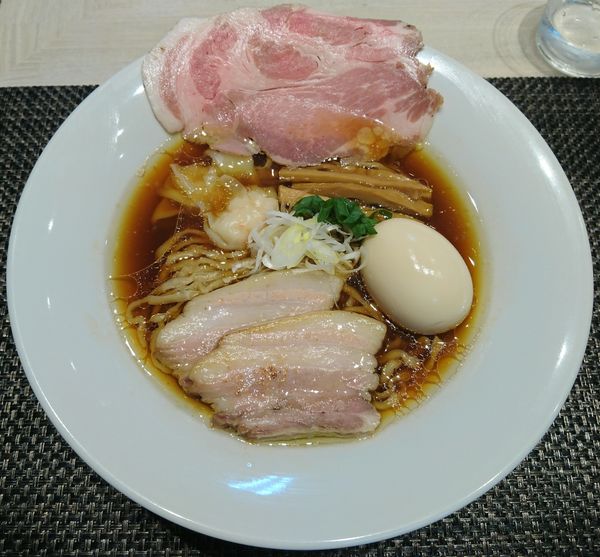 「特製中華蕎麦＜醤油＞（手揉み麺）」@宍道湖しじみ中華蕎麦 琥珀 東京本店の写真