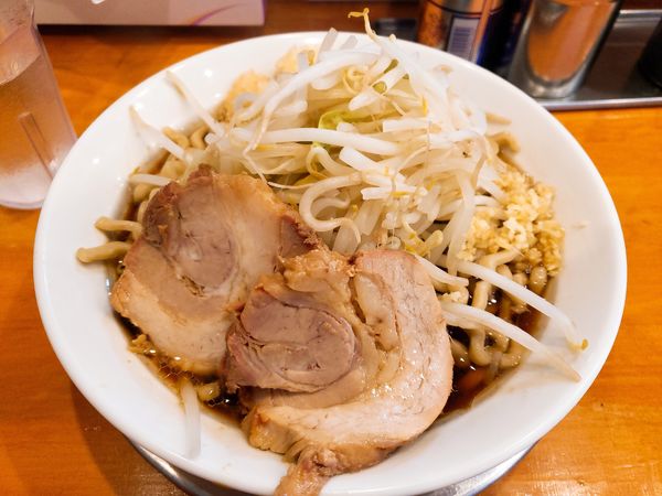 「ラーメン 700円+にんにくマシマシ生姜」@麺屋穴場の写真