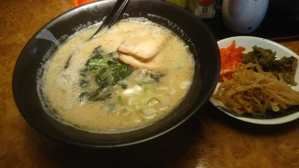 「とんこつラーメン550円」@あおやまの写真