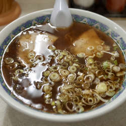 しょうゆラーメン…700円