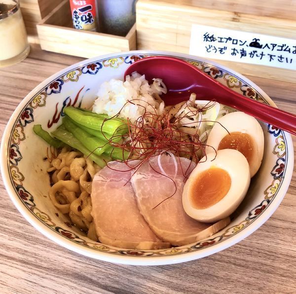 「油そば¥700・味玉¥100＆ジョッキビール¥550」@くじら食堂 nonowa東小金井店の写真