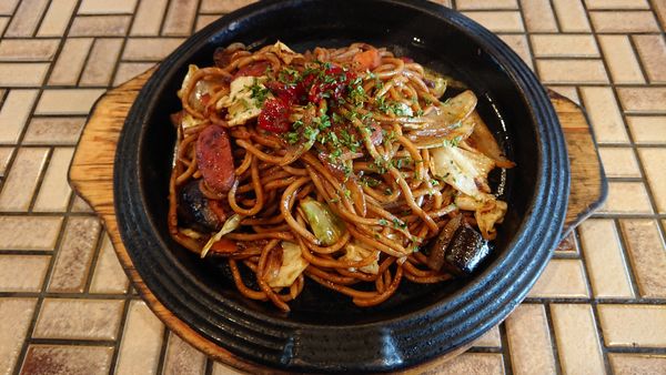 「スパイシーカレー焼きそば（並）　７８０円　※」@まるしょう 豊四季本店の写真