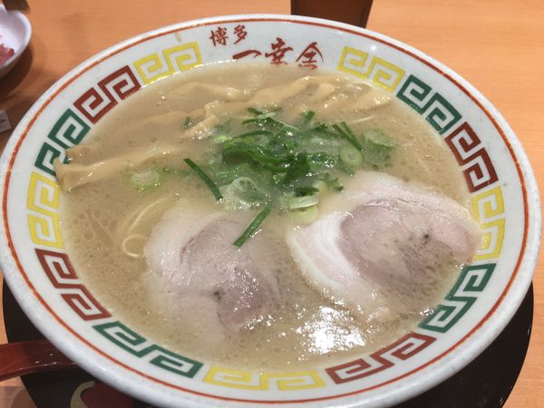 「らーめん」@博多一幸舎 福岡空港国内ターミナル店の写真