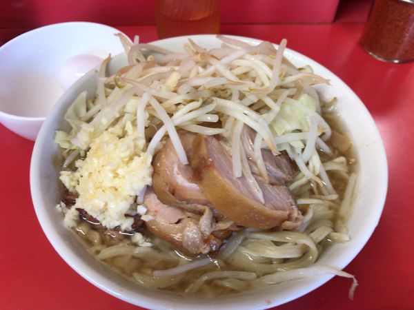 「小豚(ニンニク)+生たまご 950円」@ラーメン二郎 千住大橋駅前店の写真