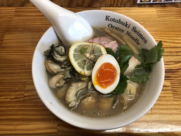 「特製牡蠣そば大盛り」@中華そば よしかわの写真