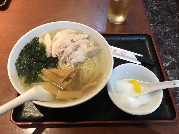 「鶏肉細切り湯麺 大盛り780円」@珍味園の写真