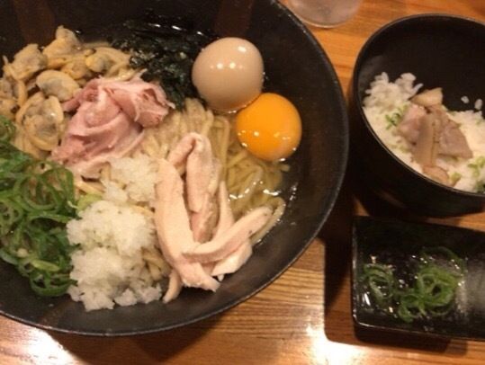 「秋アサリの背脂まぜそば〜おい飯付〜平打ち麺中盛味玉」@麺屋 ひな多の写真