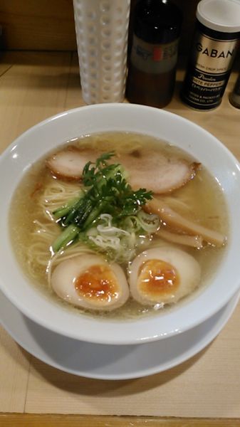 「味玉付き鯛だし塩そば」@らーめんDINING れんげの写真