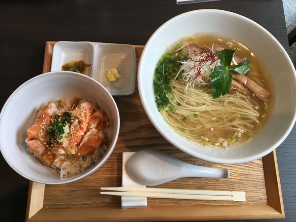「拉麺と低温調理チャーシュー丼」@豚骨清湯・自家製麺 かつらの写真