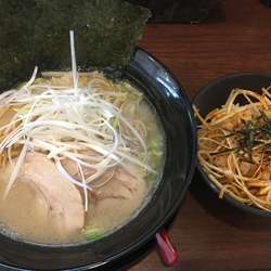 Yuu 塩ラーメンとピリ辛ネギチャコマ丼