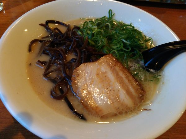 「博多豚骨らぁめん」@博多拉麺 一休 本店の写真