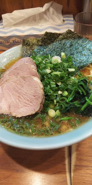 「ネギラーメン中 トッピングチャーシュー」@横浜ラーメン 武蔵家 稲田堤店の写真